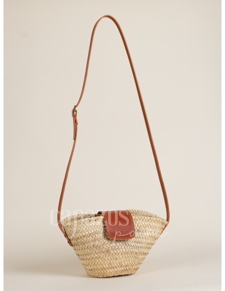 Capazo con asa de cruzar en piel + solapa